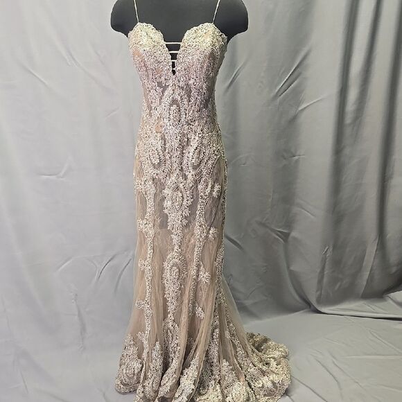 Forever Unique Formal Mermaid Gown Sweetheart Ceveage Lace And Rhinestones 4 - Picture 8 of 8